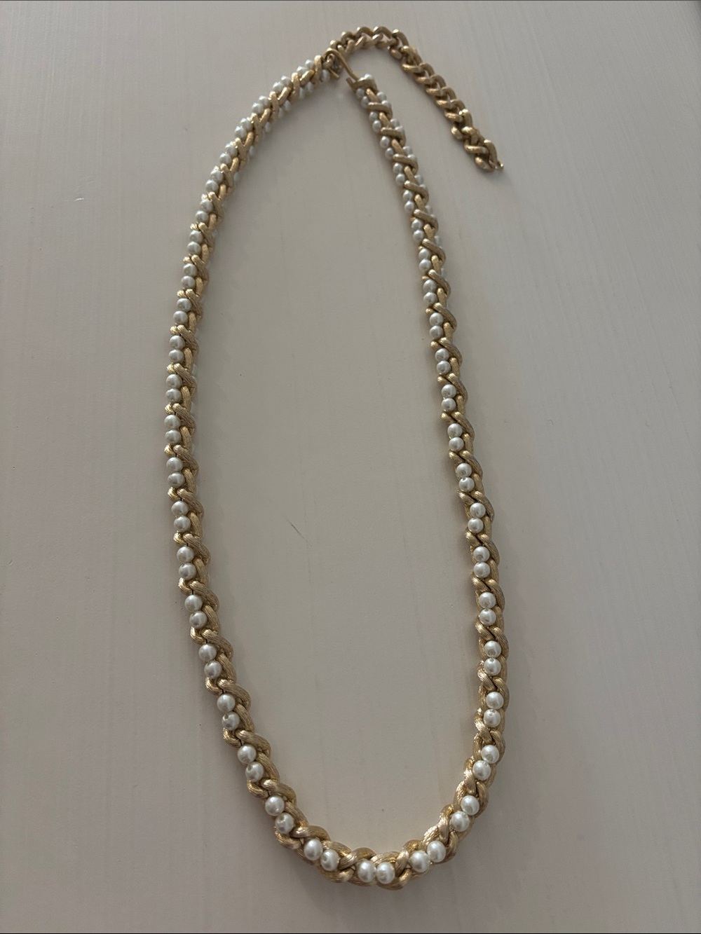Vintage 1990’s white faux pearls gold tone braided chain necklace